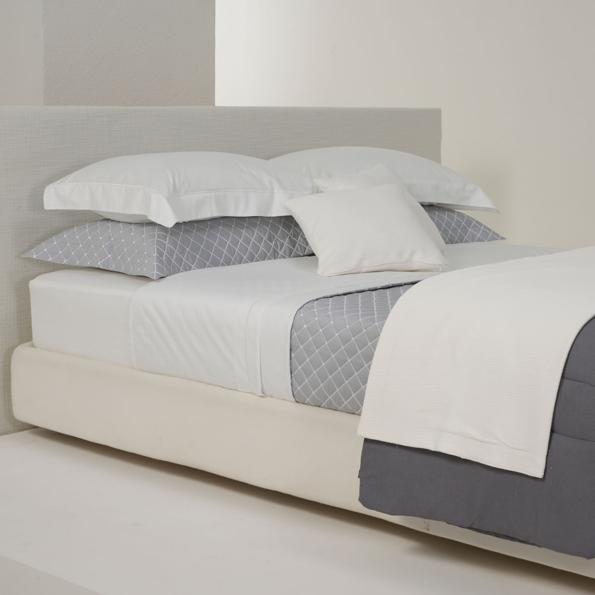 01 07 0283 Edredom de Linho Santa Barbara Cinza Escuro 002